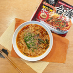 今日は発表会でパパもお休みだったのでお昼ご飯に台湾ラーメン🍜お鍋にいれるだけでできあがるやつ‼️＊発表会は参加して楽しく見てたんやけどその後お熱で早退になりました😭お弁当がんば…のInstagram画像
