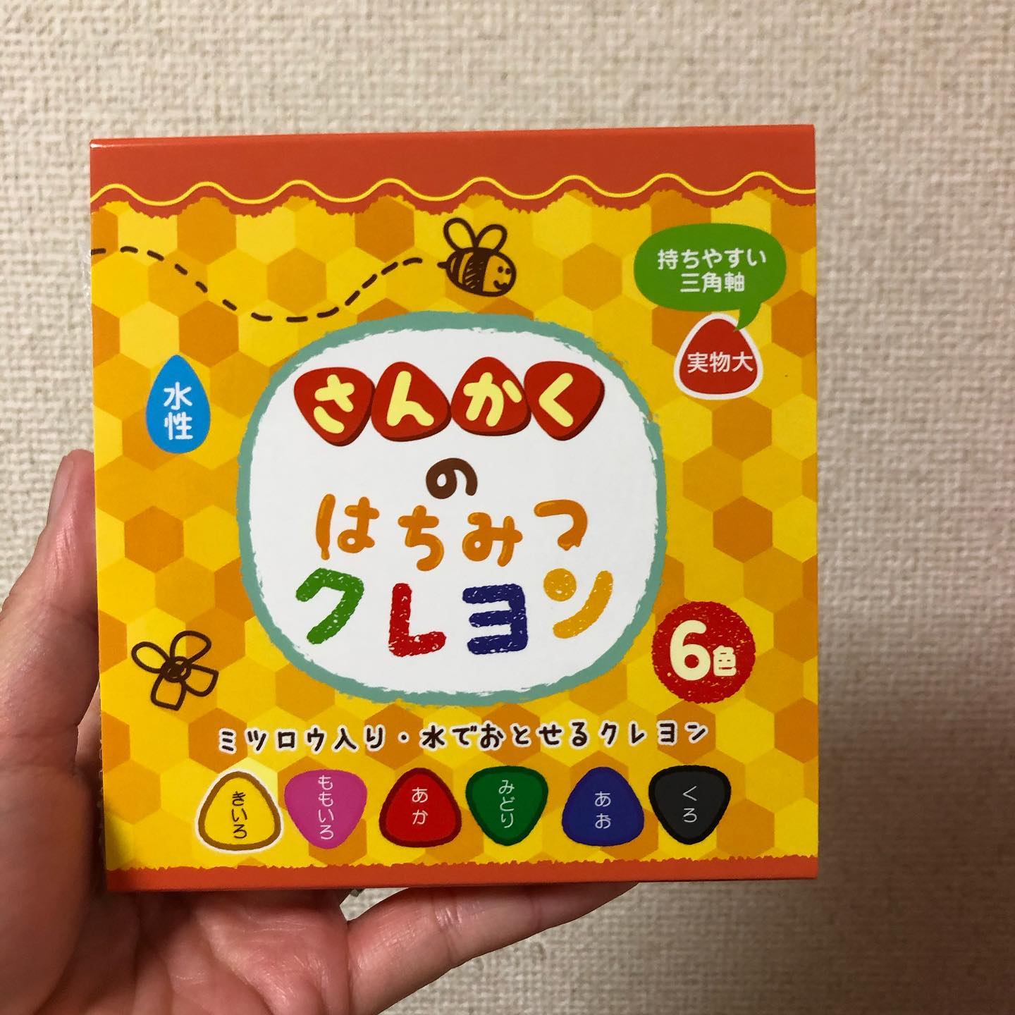 口コミ投稿：とっても可愛いはちみつクレヨンが届きました🖍♥︎6色入りで一つ一つが太め。三角なの…