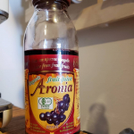 モニター当選３たアロニア果汁❤️ちょっとずつ飲んでます🙈ポリフェノールとアントシアニンはブルーベリーの5倍!!!濃縮還元していないから、そのままの栄養素がとれるのがすごい😚味が…のInstagram画像