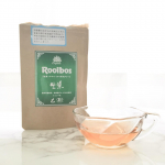 生葉ルイボスティー🍵ルイボスティーは健康のためにいつも飲んでいるのですが、こちらは生葉。蒸気を使うことであえて発酵を止める、日本の緑茶のような製法でつくられた特別なルイボスティー。柔らかい…のInstagram画像