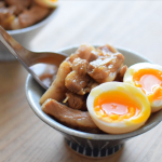 大同電鍋を手にしてから、一番作りたかったルーロー飯。フライドエシャロットを探していたら遅くなってしまった😭作ってみた感想は、フライドオニオンでもよくね？！って感じですw・・実は私、…のInstagram画像