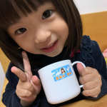 今回はお名前シールをコップに貼りました❣️来月には入園の詳細もわかるのでどんどん新生活の準備を始めちゃお♬自分で選んだデザインだから娘もルンルンで貼ってました✨#名前シール #みんなのお名…のInstagram画像