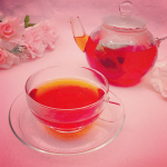 今日の赤く美しいお茶は #TIGERオーガニックプレミアムルイボスティー　オーガニック認証取得の最高級グレード茶葉100%使用のルイボスティーです✨久々寒い日なので熱々で飲んでいますが、冷たく…のInstagram画像