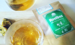 【特別な友人に特別なルイボスティーを】お茶にはこだわる、私。特に最近は#タイガールイボスティー に夢中。今日も友人達と、手作り大学イモと#ルイボスティー でティータイム。最高級茶葉10…のInstagram画像