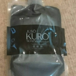 JUSO KURO SOAP［重曹洗顔］を使ってみました😊💕.. 重曹、パパイン酵素、炭の洗浄成分が入っているので見た目は黒い洗顔料です👀💡.以前からパッケージや成分をみて、さっぱ…のInstagram画像