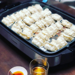みんな大好きギョーザ！その名も「マッスルギョーザ」。 名前のインパクト、すごいｗなぜマッスルギョーザというのか、、、国産鶏ささみ肉・国産野菜を使用した具と独自の製法技術と配合で極限…のInstagram画像