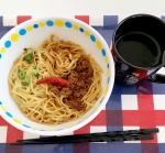 なべやき屋キンレイ様のお水がいらない汁なし麻辣担々麺4食（袋）をいただきました🥰❤️﻿﻿子供がお昼ご飯を食べている間にレンジでチン💗💗﻿簡単すぎて嬉しいです😍😍﻿﻿子供と一緒だとご…のInstagram画像