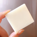 ⭐️ 高精製オリーブオイル100％無添加石けん⭐️﻿﻿﻿肌への安全性、やさしさを可能な限り追求した納得無添加の洗顔石鹸だよ❤️﻿﻿﻿素材と製法にこだわりぬき、時間をかけて作り上…のInstagram画像