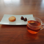 ハニーブッシュ モイスティというお茶、ご存じですか？ハチミツ大好きな私としては見逃せない名前のお茶。南アフリカ原産のお茶で、名前の通りハチミツのようなほのかな甘みとバラのような香りが特徴のお茶で、…のInstagram画像