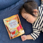 公園から帰宅後は疲れたようでぐっすり💤ママは癒しタイムに☕️ ほのかに甘い香りがして癒されます♪ハニーブッシュモイスティー🍯✨初めて飲んだけどとっても美味しい❣️ #yuwa #ユーワ #ノン…のInstagram画像