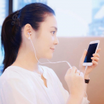 iPhone・iPadなどのApple製品に搭載されたLightningポートに接続して使えるイヤホン、オウルテック「ステレオイヤホンEPLT01」🐰.iPhone7からはイヤホンジャックが廃…のInstagram画像