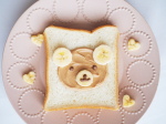 簡単！#クマさんトースト #アーモンドクリーム に、バナナを乗せて、チョコで顔を描いたら出来上がり❤️もちろんピーナツクリームとかでも！でもこのアーモンドクリームが、おすすめなんで…のInstagram画像
