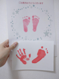 「兄の足形、娘の出産後すぐの足形と比べてみました」の画像（2枚目）