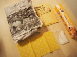 みつろうラップを簡単に作れるキットを﻿お試ししてみました🐝﻿ ﻿﻿みつろうラップとは、みつろうを布に染み込ませて作るラップ💕﻿抗菌・保湿効果があり、食品の鮮度を保ちながら、安心して包む…のInstagram画像