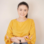 春らしい明るい色が揃っている、ニッセン「ジョーゼット袖リボンＴブラウス」💛.気になる二の腕をカバーしてくれる、袖のリボンがポイントと🎀丈が長めなので、スカートにもパンツにも合わせやすいです…のInstagram画像