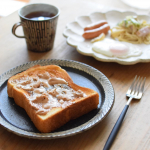 今日の朝ご飯は、宇治田原製茶場さんのアーモンドクリームのトースト🍞・・濃厚でなめらかな食感にこだわって作った「アーモンドクリーム」は低速・中速・高速の3つのローラーを使って細かくすりつ…のInstagram画像