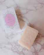 薔薇 はちみつ石鹸🌹香りが良くて🤗パッケージも可愛くて💖お気に入り✨✨ 友達のギフトに配ったら喜んでくれました🌿  #敏感肌 #乾燥肌対策 #敏感肌スキンケア #monipla #reitou…のInstagram画像
