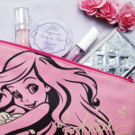 ..フレグランスボディ＆フェイスパウダーミニサイズ《ラベンダー》・内容量6g　・価格1,100円（税込）.レイヴィーから持ち運びにピッタリのフレグランスボディ＆フェイスパウ…のInstagram画像