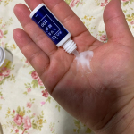 美の1滴シリカ原液100をシワ改善目的で使用していたけど、顔の他にシャンプーにも混ぜ使用中化粧水、クリームと使用してて1番キメの細かさに効果が他にも白髪👩‍🦳が余り目立って無いかも？と２週間に…のInstagram画像