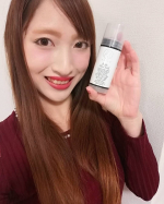 ずっと気になっていたAKIKO ブラックモイストソープを使ってみました😊！ ２年連続モンドセレクション金賞受賞のすごい品なんです✨✨ 炭に空いている無数の小さい孔が汚れを吸着するチカラを応用した洗顔ス…のInstagram画像