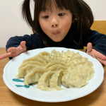 マッスルギョーザ🥟初めて食べました❣️肉肉しくて、普段私たちが食べているギョーザより重みがすごい！！ダイエットや筋トレ、タンパク質不足の方にはぴったりなお食事です♡#マッスルギョーザ #信…のInstagram画像