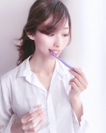 こんばんは✨..お家時間楽しむために、歯磨き時間も楽しく😊✨..この歯ブラシは全世界75カ国で販売されている..スイス発のプレミアム歯ブラシクラプロック…のInstagram画像