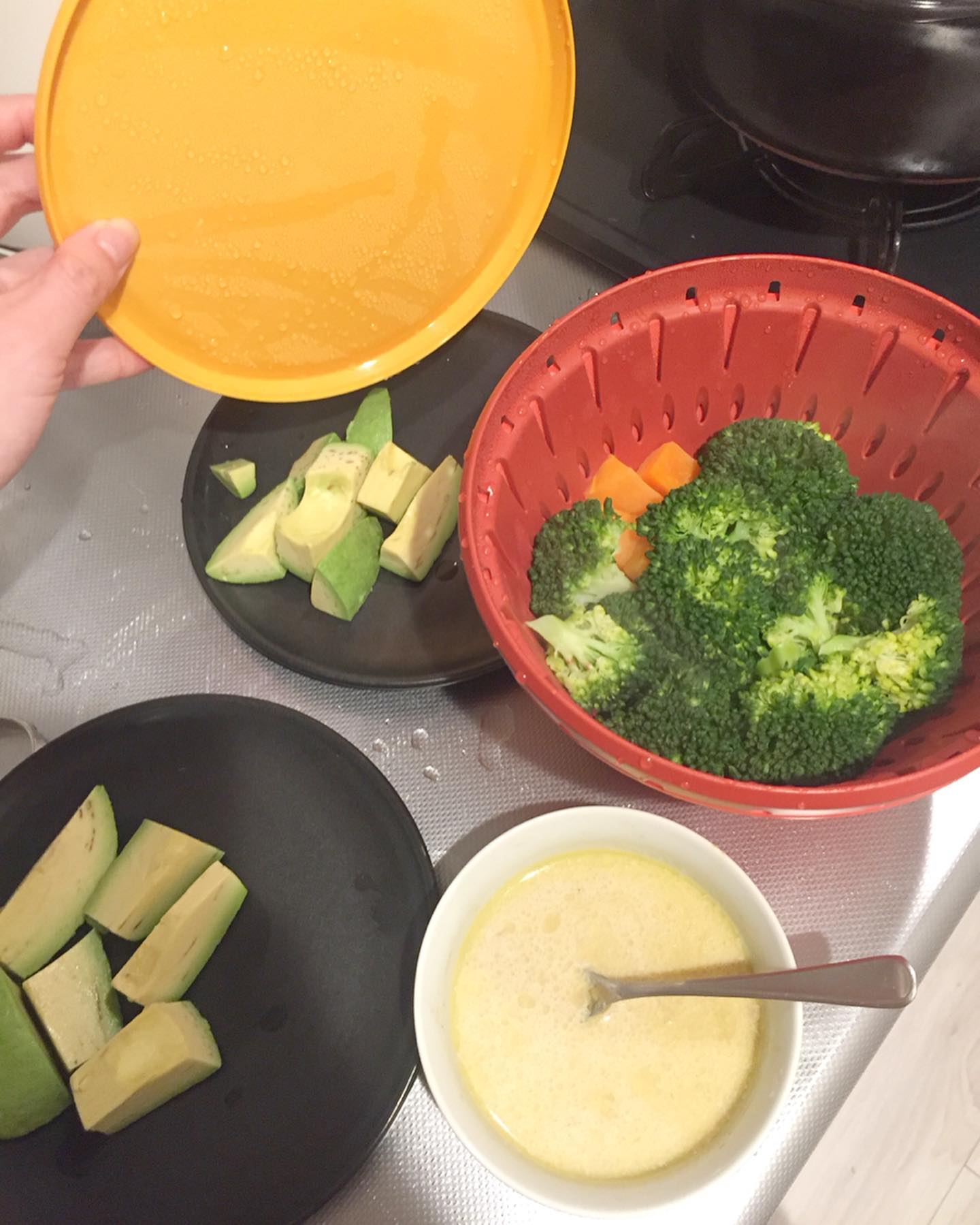 口コミ投稿：今日の夜ご飯は温野菜サラダ🥗と、スパイスから作ったカレー🍛です😆温野菜サラダは、リ…