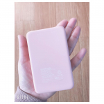𖡺𓋜𖡺⚫︎⚫︎スマホ2回分満充電可能！⚫︎小型軽量モバイルバッテリー⚫︎とっても可愛いピンク色⑅◡̈*⚫︎12.7mmの薄さの手のひらサイズのモバイルバッテリー…のInstagram画像