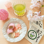 さくらのお菓子🌸と、こいまろ茶お茶菓子は桜のちまきとあられ💕@ujitawara 様の【こいまろ茶】は、お客様アンケートの結果、約７割が「濃く、まろやか」な味が好みとの結果から生まれた…のInstagram画像