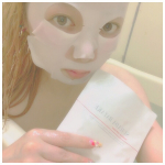 🧏‍♀️フェイスマスクはお風呂☁️☁️🛀💜💕☁️☁️で半身浴しながらする派です♥️✧︎このシートマスクがとっても優秀すぎたぁ～❣️✧︎「素肌畑エッセンスミルクマスク」@suhada…のInstagram画像