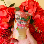 春にぴったりの3層仕立てのジュレパルフェ　白桃ゼリー　さくらmixです。3層仕立てジュレパルフェシリーズになっているようです。3つのとろける、もちもち、ぷるぷるが楽しめます。我が家はデザー…のInstagram画像