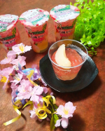安曇野食品工房（EMIAL）㈱.『3層仕立てのジュレパルフェ　白桃ゼリーさくらmix』..【ゼリーの特徴】.3つの『味』と、3つの『食感（とろける・もちもち・ぷるぷる）』が…のInstagram画像