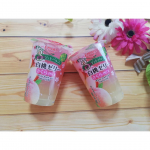 「3層仕立てのジュレパルフェ 白桃ゼリー さくらmix」を食べてみました☺️.こちらの商品は、3つの味と3つの食感が楽しめるフルーツゼリーです💓期間限定の「白桃ゼリー さくらmix」は濃厚…のInstagram画像
