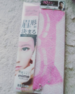 眉毛って左右対称にしたり、眉尻をキレイに仕上げるのが大変😭#株式会社三宝 様のEyebrow Bar を使えば、そんな悩みとも無縁！パウダータイプのアイブロウを使うときにも便利です💕#アイ…のInstagram画像