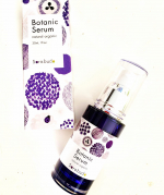 Botanic Serum＜美容液＞を試してみました🍇ぶどう由来の酵母エキスをたっぷり配合。ぶどうの生命力そのままに、すっと馴染んで保湿し紫外線からお肌を守るそうです。.ブドウ幹細胞リ…のInstagram画像