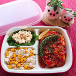 ＊・＊・＊・＊・＊・.GW いつも通りお仕事に😂本日のランチ🍴 楽弁.楽弁☝️フタ付きランチプレート🍱フタ付きだからラッピいらず😙🍱そのまま冷蔵庫に保存でき作り置きにも…のInstagram画像
