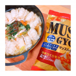 マッスル餃子🥟💪インパクトある名前で、味に期待していなかったけど、独特の風味がクセになって私も旦那さんも高評価だったよ😁餃子鍋にしたけど、具がギュッとしている感じでツミレみたいな感じだったよ❣…のInstagram画像