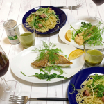 白身魚を皮からオリーブオイルでじっくり焼いて塩胡椒、隙間にハーブを. 水菜の上に乗せて完成♡簡単だけど美味しかった〜🐟.パスタはタコ缶と、水菜で.味付けが少し足りず😅 パスタは難しい〜.野菜…のInstagram画像