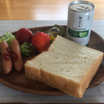 最近の朝食のドリンクは日本で唯一、野菜100%の天然アミノ酸がコレステロールを下げる、緑でサラナ😉・ブロッコリー🥦、キャベツ、セロリ、レタス、ほうれん草、パセリ、大根葉、小松菜🥬にりんご🍎とレ…のInstagram画像