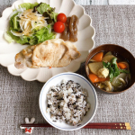 【おうちで大戸屋再現🤭🤭】美味しい定食屋さんの「大戸屋」で大好きな「しそひじきごはん」と「根菜のトロトロ煮」。お家で簡単に再現出来ます！！.★お品書き・しそひじきごはん・根菜の…のInstagram画像