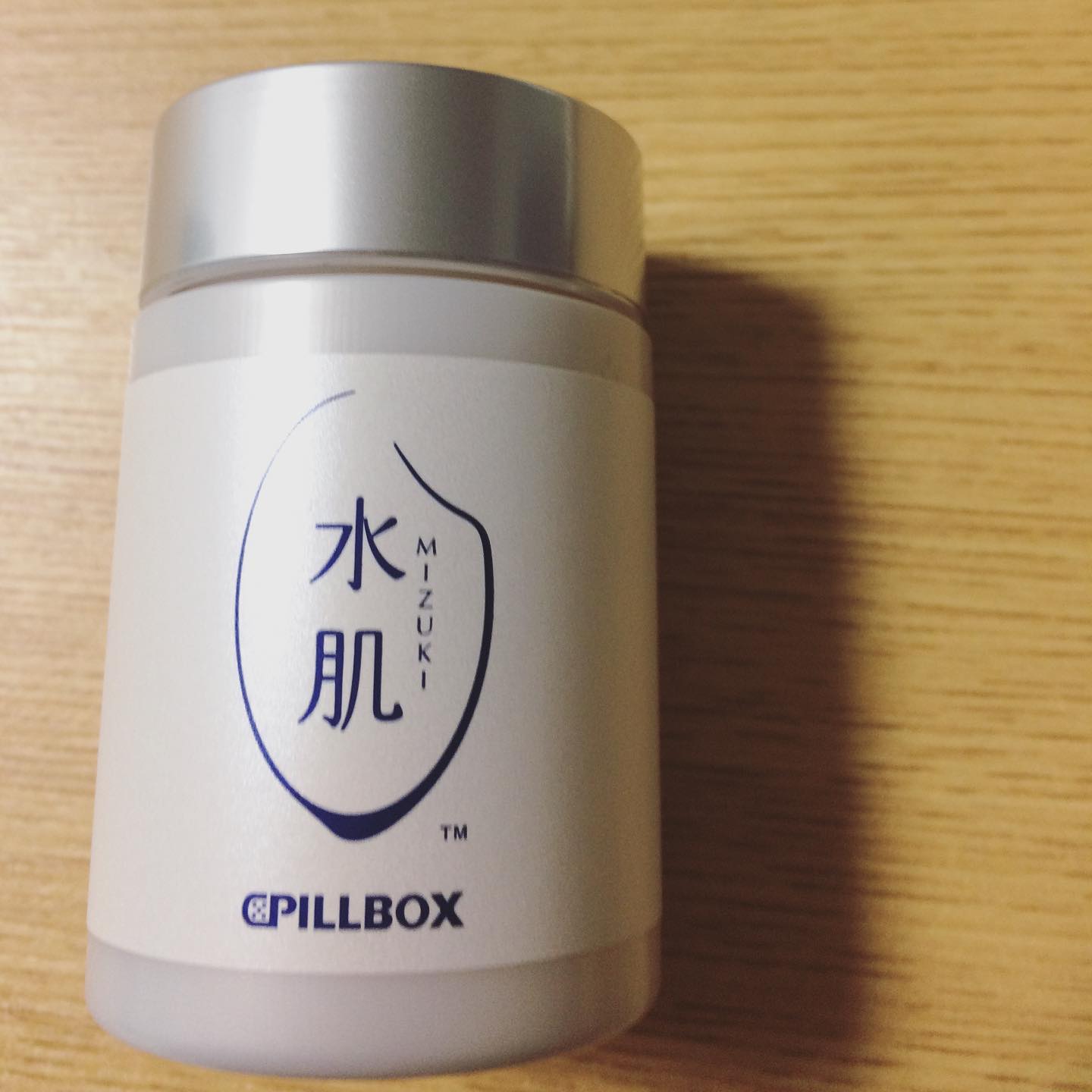 口コミ投稿：1日4粒飲みやすい大きさ💕😊肌が潤うみたいなので続けてます。乾燥肌なので体の中から…