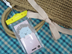 株式会社オウルテック様の防水スマホケース　使ってみました。これからの季節のレジャーと言えばプールや川、海など水に関連するところが多いのよね。去年子供と遊びに行って一番面倒だった…のInstagram画像