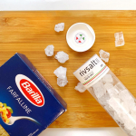 RIVSALTはイタリアンシェフ Dante Zia のアイディアによって生み出された新感覚のパスタソルト。パスタなどを茹でる際に水１リットルあたりに、１～２つ岩塩を入れて使う岩塩なんです🧂水…のInstagram画像