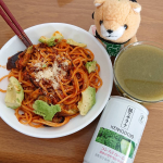 KENKODOJO 緑でサラナ🌱コレストロールが高めの人に・・特定保健用食品です❗お肉やスイーツが大好き♥️血液検査をする度に、コレストロールが高めで以前から気になっています。。 一本１６…のInstagram画像