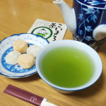 こいまろ茶をいただきました🍵✨見た目は鮮やかな濃い緑色だったので、味も濃いのかな？と思ったけど濃いどころか少し甘味も感じるまろやかな味で驚き👀‼️ 最近ペットボトルの緑茶をずっと飲んでたけど、…のInstagram画像