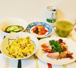 今日のおうちごはん🍚今日も夏みたいに暑かったですね😣暑いの苦手で、サッパリメニュー😊 ☆高菜チャーハン☆小イカのぽん酢がけ☆めかぶきゅうり☆キムチ☆緑でサラナサ…のInstagram画像