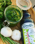 #stayhome Parsley pesto🌿.It’s great for pizzas, sandwiches, toppings, even pasta!!..パセリをいた…のInstagram画像