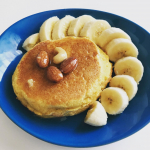 いつかのおやつ.おからパウダーで低糖質パンケーキバナナとナッツのはちみつ漬も一緒に❤️.今日はこれが食べたくておやつの時間までがんばった！.おからパウダーはお腹にたまるから…のInstagram画像