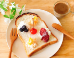 .ꕤ 牛乳で練乳生クリーム♡カスタードクリーム｡:°ஐ♡*フルーツクリーム生食パン( •͈ᴗ•͈)໒꒱· ﾟ˖*˖*カフェラテ｡:°ஐ♡*˖*˖*朝ごはんに作りました˚…のInstagram画像