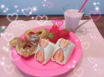 こないだ作ったいちご尽くしプレート❤️🍓🍼💭💕🍓いちごサンド🍓Disneyチュロスいちご味🍓あまおうととちおとめ🍓いちごみるくこれをただ食べるだけの動画撮ったので編集します〜😉…のInstagram画像